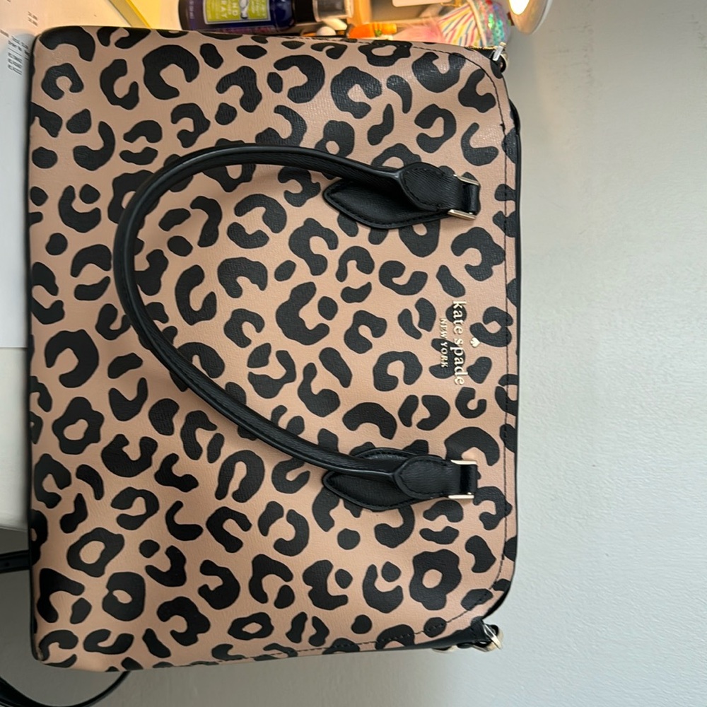 Kate spade large Darcy used a few times. Like new.